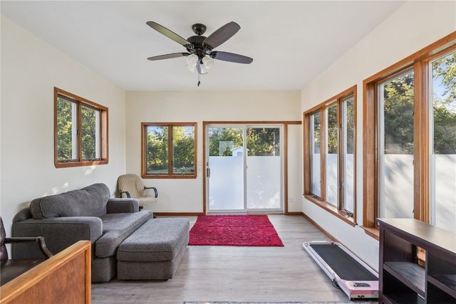 225 31st Street NW, Cedar Rapids, IA 52405