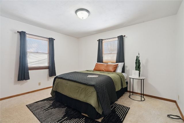 225 31st Street NW, Cedar Rapids, IA 52405