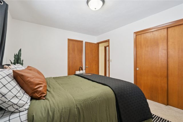 225 31st Street NW, Cedar Rapids, IA 52405