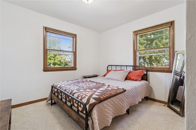 225 31st Street NW, Cedar Rapids, IA 52405