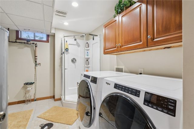 225 31st Street NW, Cedar Rapids, IA 52405