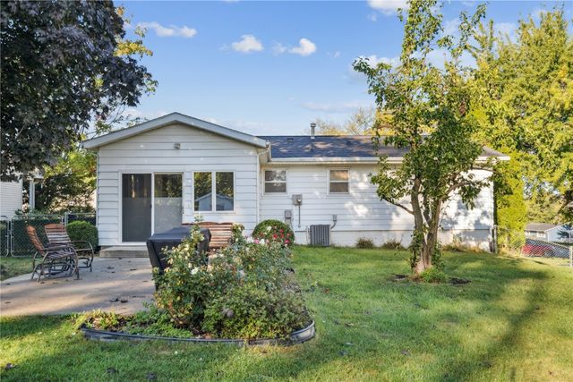 225 31st Street NW, Cedar Rapids, IA 52405