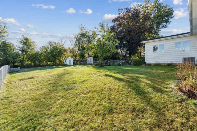 225 31st Street NW, Cedar Rapids, IA 52405