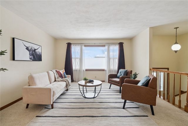 225 31st Street NW, Cedar Rapids, IA 52405