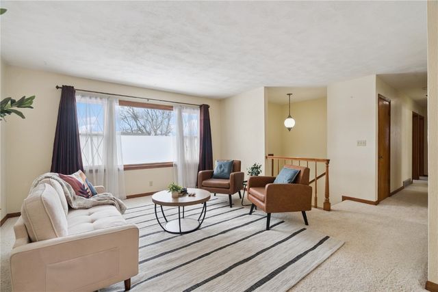 225 31st Street NW, Cedar Rapids, IA 52405