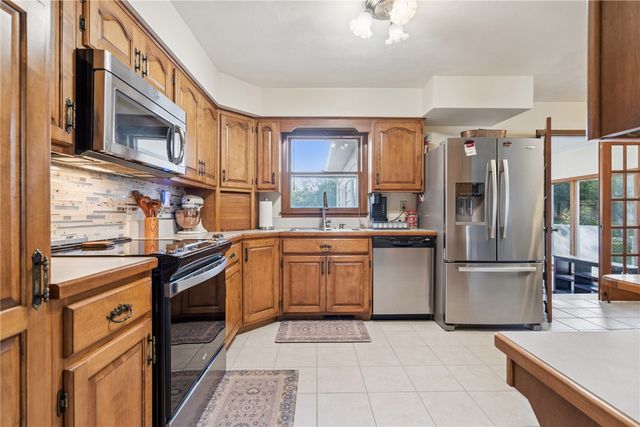 225 31st Street NW, Cedar Rapids, IA 52405