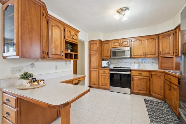 225 31st Street NW, Cedar Rapids, IA 52405