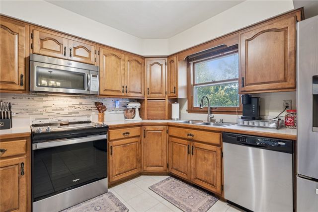 225 31st Street NW, Cedar Rapids, IA 52405