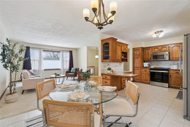 225 31st Street NW, Cedar Rapids, IA 52405