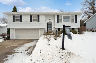 225 31st Street NW, Cedar Rapids, IA 52405