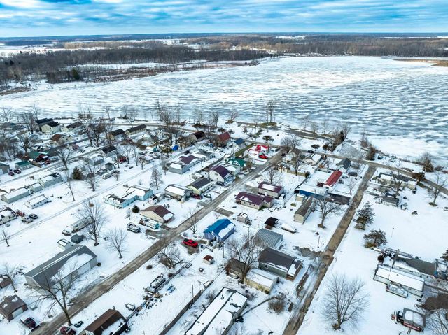 4606 W E Drive, Albion, IN 46701