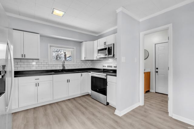 4606 W E Drive, Albion, IN 46701