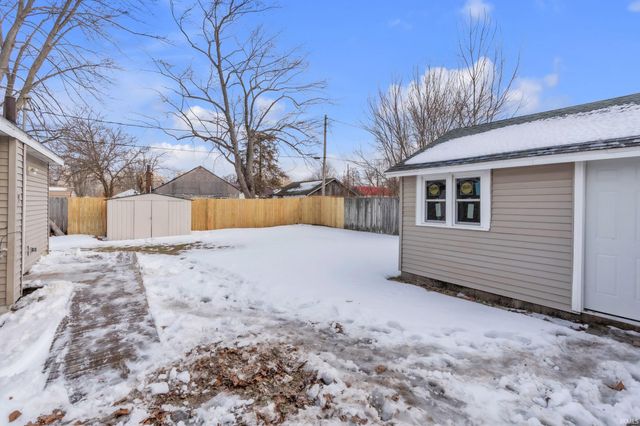 4606 W E Drive, Albion, IN 46701