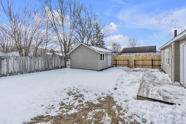 4606 W E Drive, Albion, IN 46701