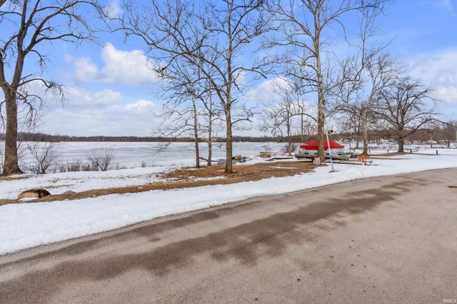 4606 W E Drive, Albion, IN 46701