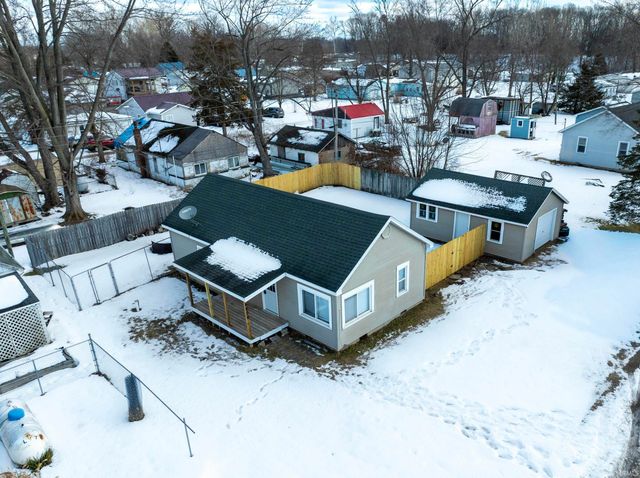 4606 W E Drive, Albion, IN 46701