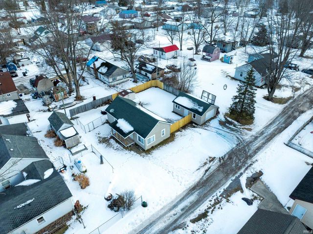 4606 W E Drive, Albion, IN 46701