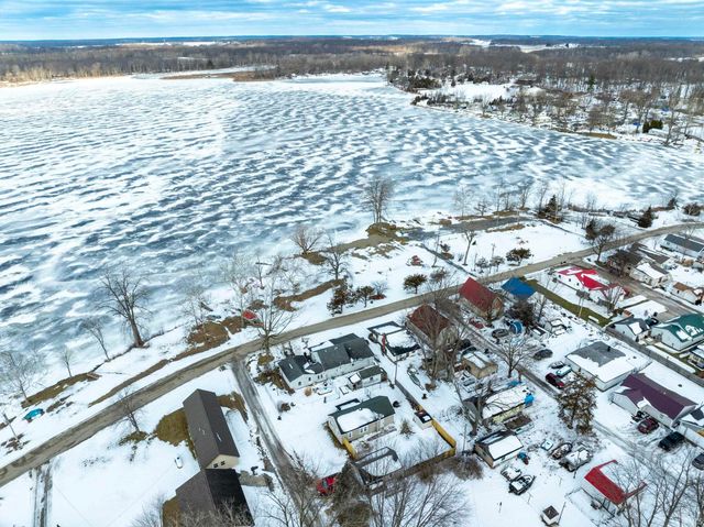 4606 W E Drive, Albion, IN 46701