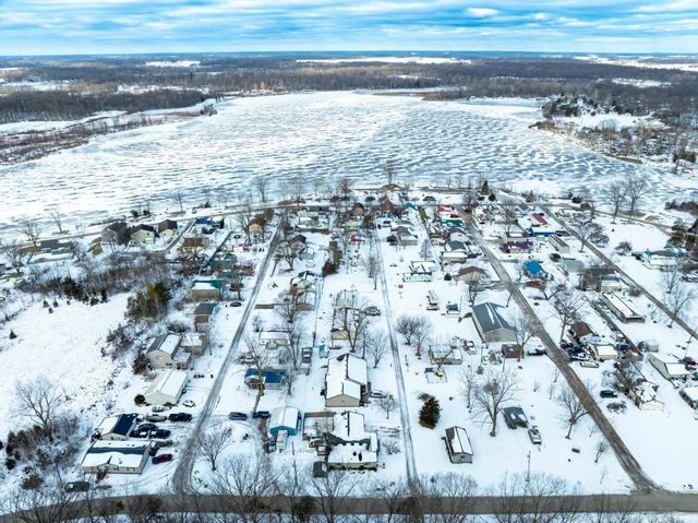 4606 W E Drive, Albion, IN 46701