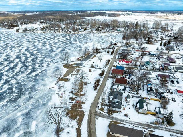 4606 W E Drive, Albion, IN 46701