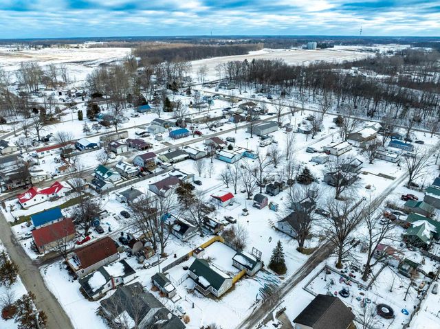 4606 W E Drive, Albion, IN 46701