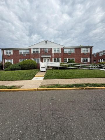 235 N Middletown Road D, Pearl River, NY 10965