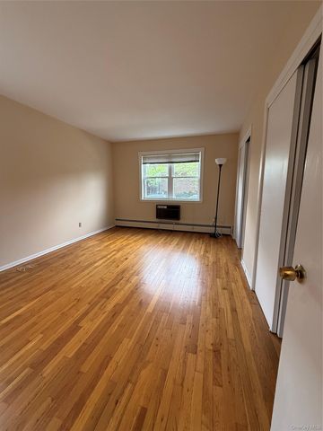 235 N Middletown Road D, Pearl River, NY 10965