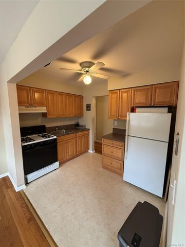 235 N Middletown Road D, Pearl River, NY 10965