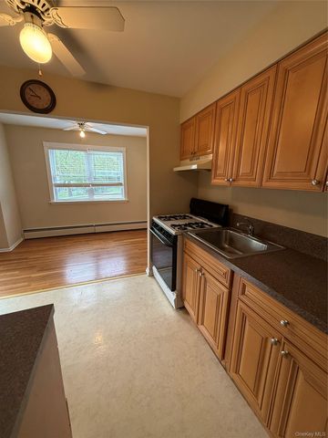 235 N Middletown Road D, Pearl River, NY 10965