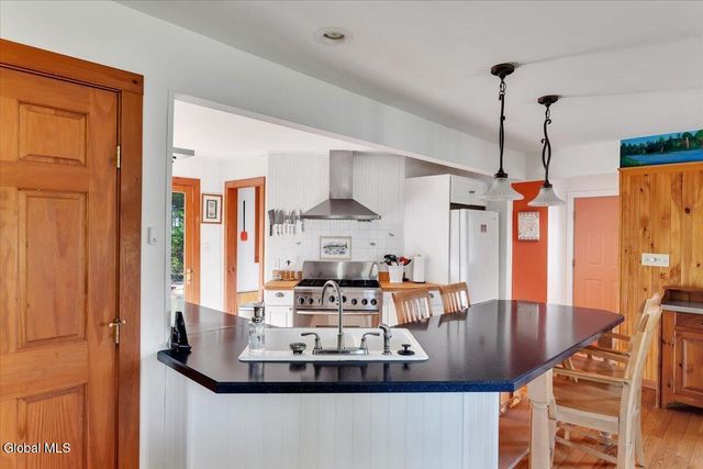 2412 New York 43, Sand Lake, NY 12018