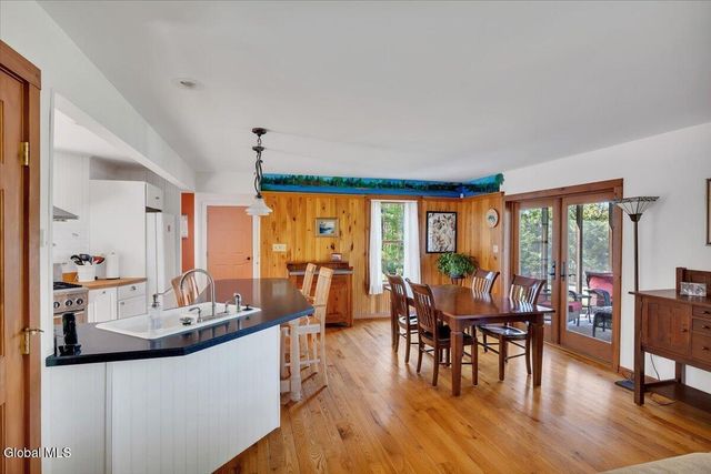 2412 New York 43, Sand Lake, NY 12018