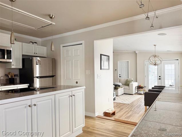 626 E Windemere Avenue, Royal Oak, MI 48073