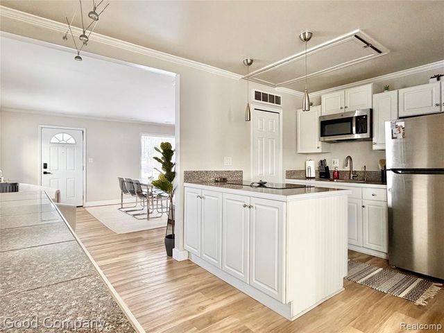 626 E Windemere Avenue, Royal Oak, MI 48073