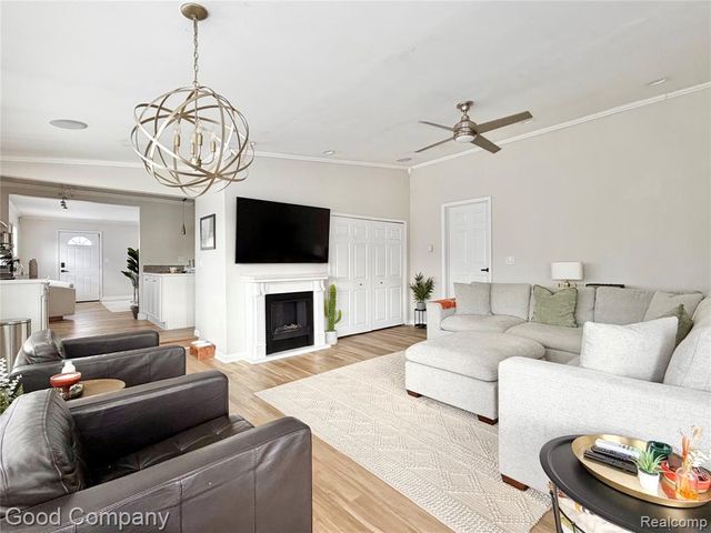 626 E Windemere Avenue, Royal Oak, MI 48073