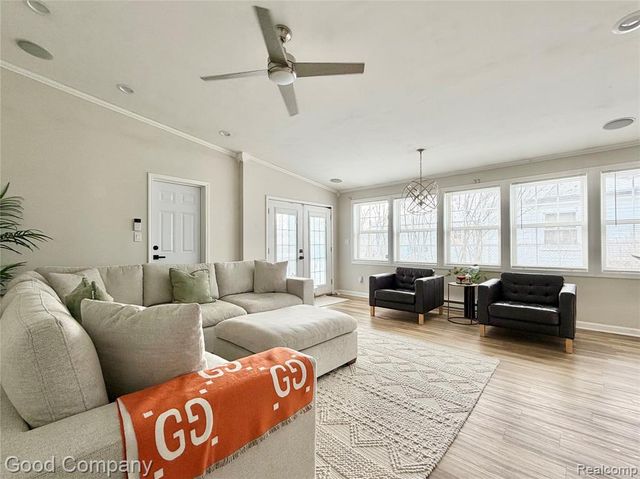 626 E Windemere Avenue, Royal Oak, MI 48073