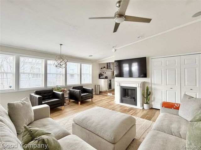 626 E Windemere Avenue, Royal Oak, MI 48073