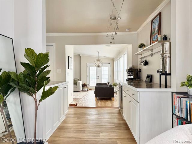 626 E Windemere Avenue, Royal Oak, MI 48073