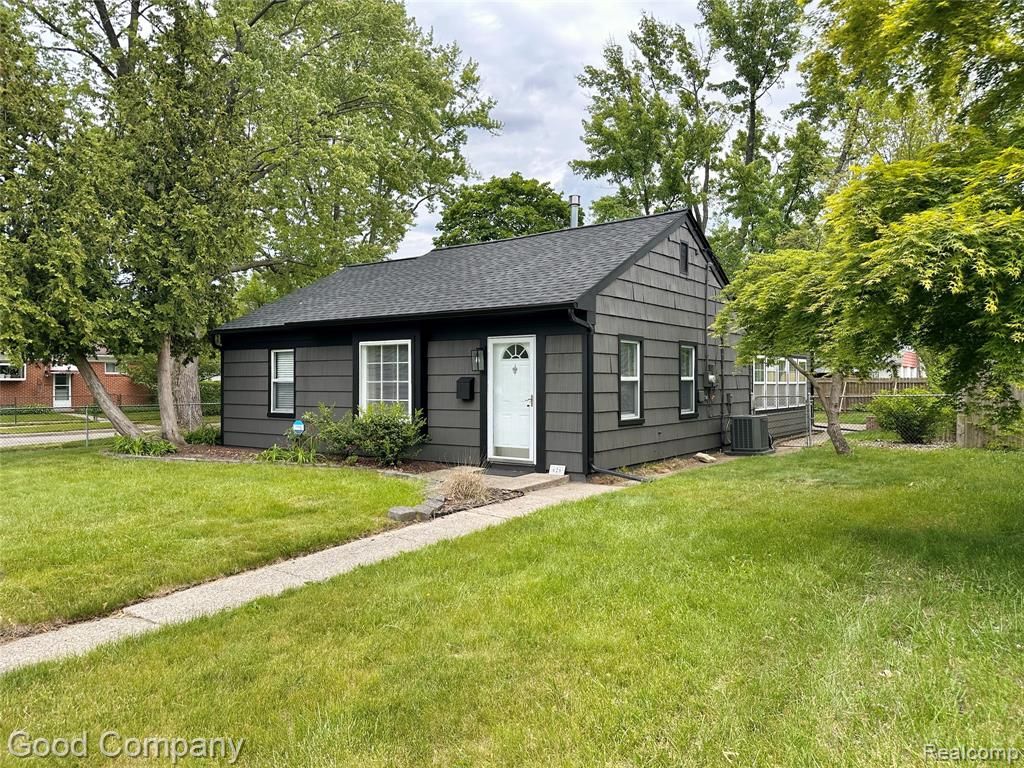 626 E Windemere Avenue, Royal Oak, MI 48073