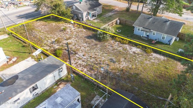 1205 N Howe Street, Saint James, NC 28461