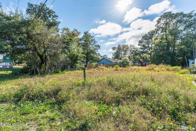 1205 N Howe Street, Saint James, NC 28461