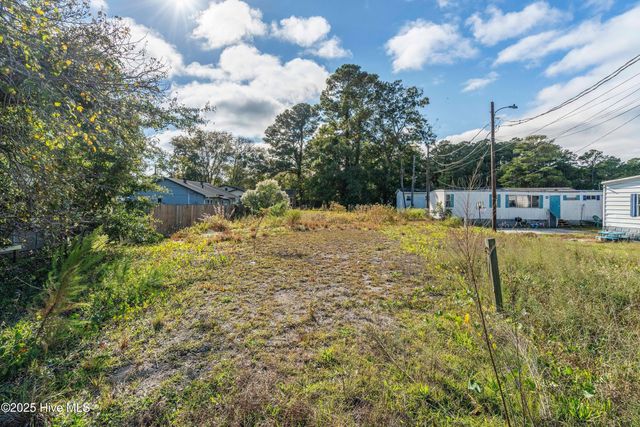 1205 N Howe Street, Saint James, NC 28461