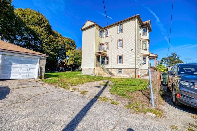 15 Higgins St, Fall River, MA 02724