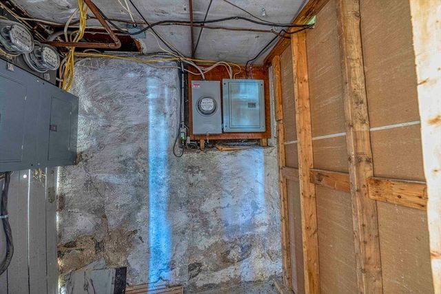 15 Higgins St, Fall River, MA 02724