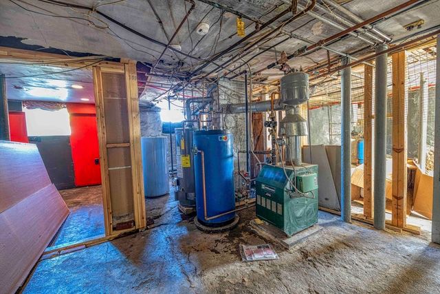 15 Higgins St, Fall River, MA 02724