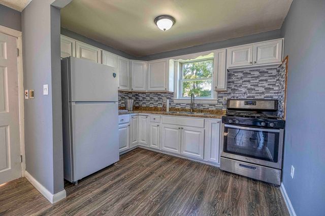 15 Higgins St, Fall River, MA 02724