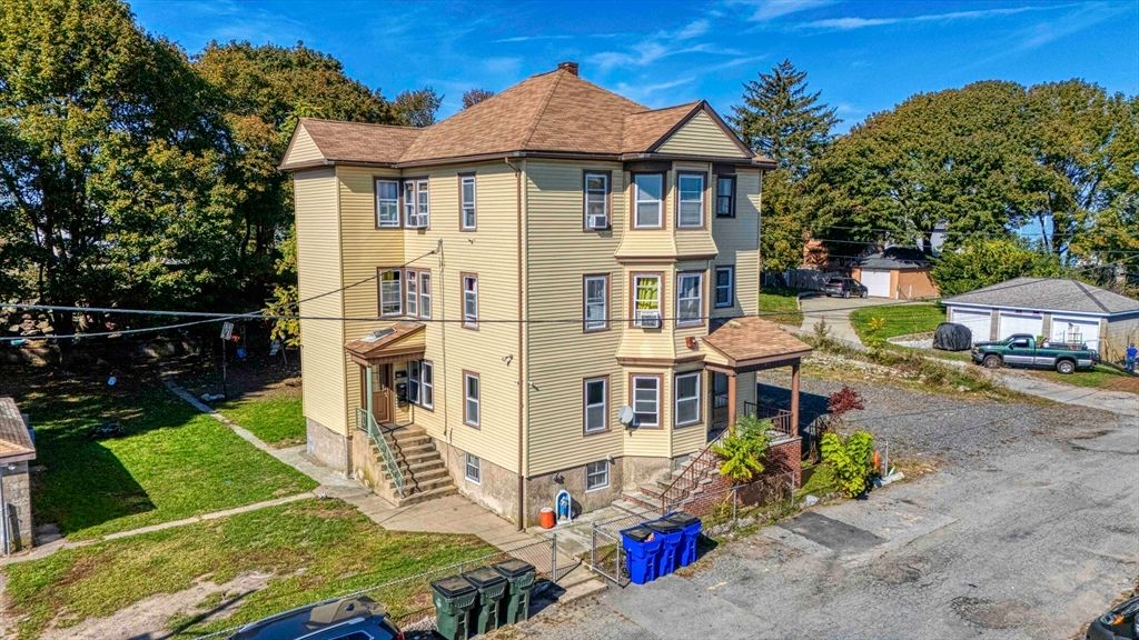 15 Higgins St, Fall River, MA 02724