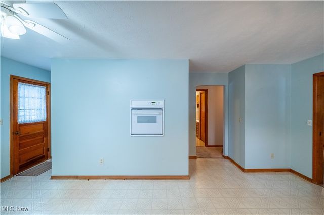 1329 Oak Grove Road, Waverly, WV 26134