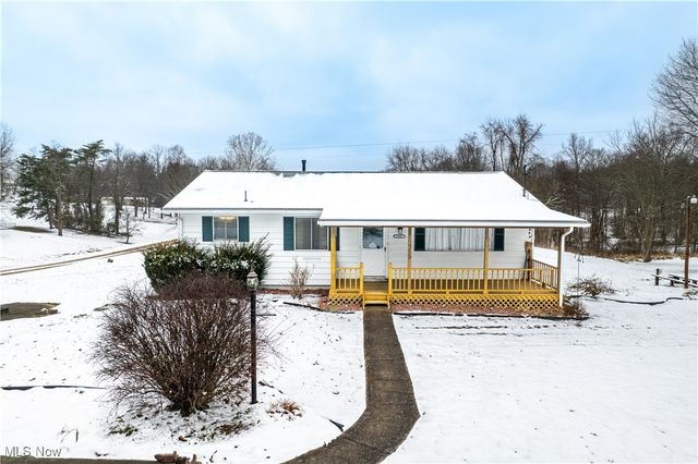 1329 Oak Grove Road, Waverly, WV 26134