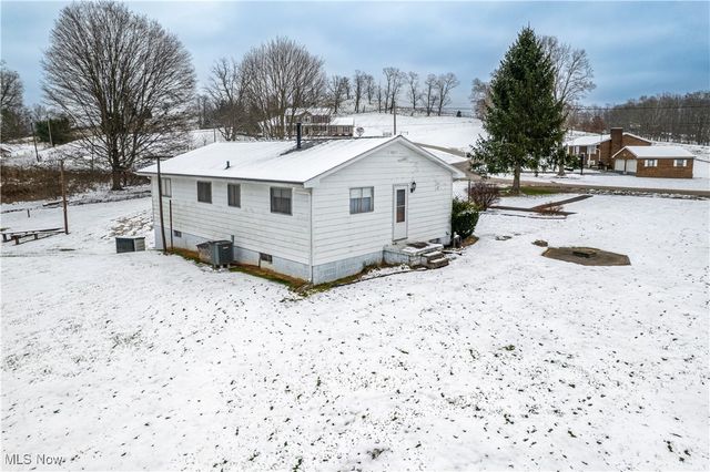 1329 Oak Grove Road, Waverly, WV 26134