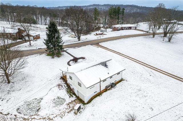 1329 Oak Grove Road, Waverly, WV 26134